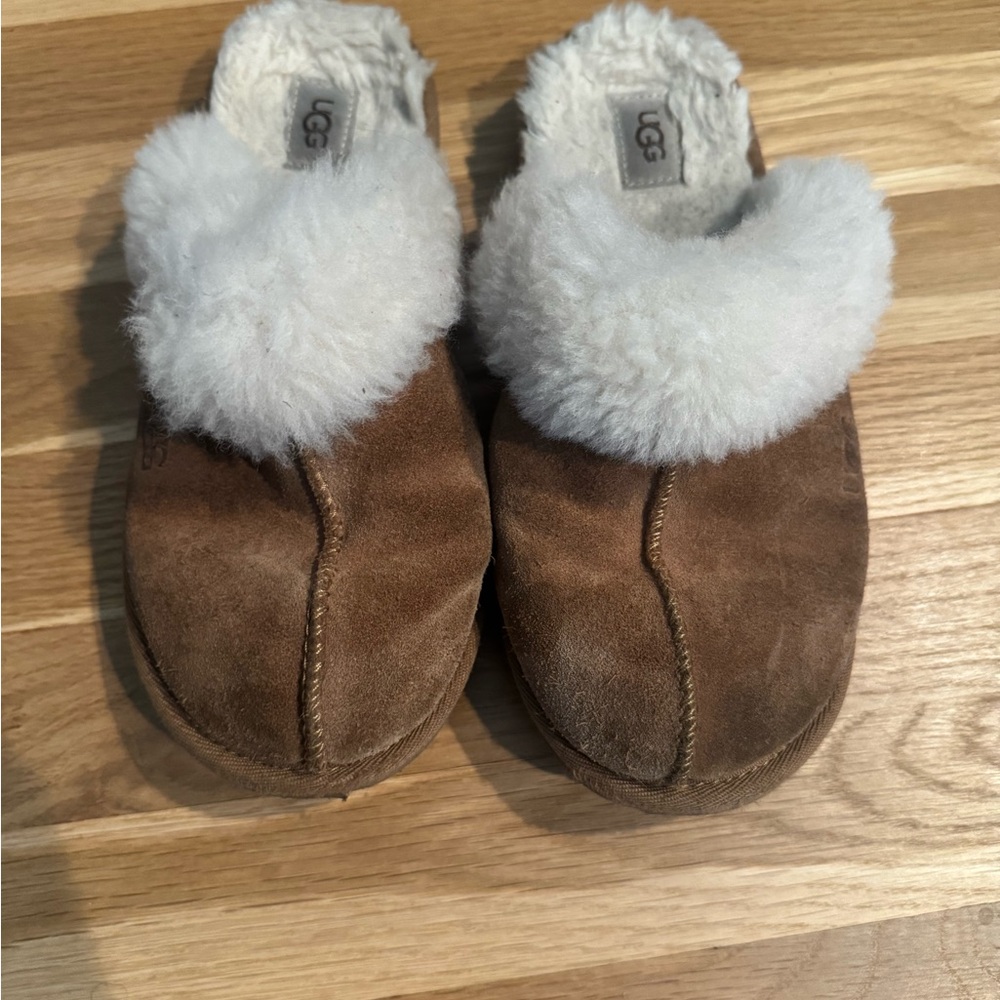 UGG Youth 4 Slippers
